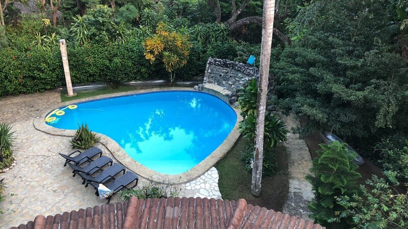 Exterior, Pool at Cabarete Getaway in Sosua, Dominican Republic. As seen on HGTV’s Caribbean Life – Bild: Scripps Networks, LLC. All Rights Reserved.