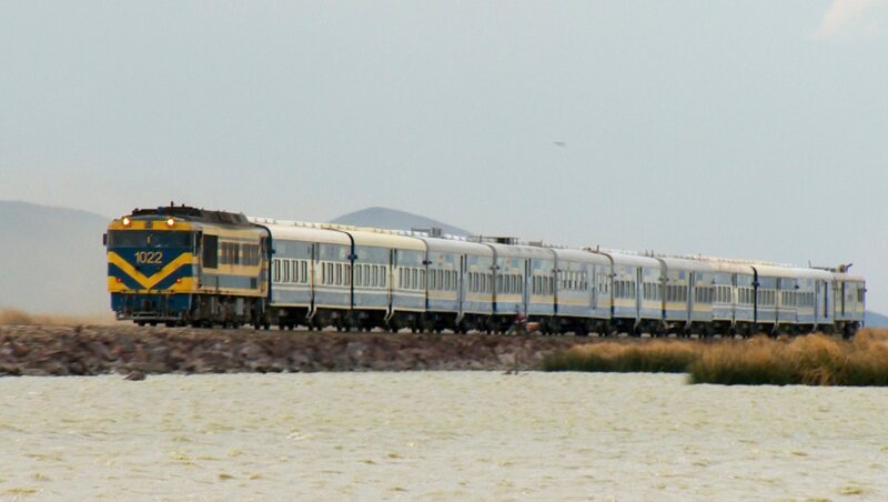 Zug im Uru Uru See. – Bild: SWR