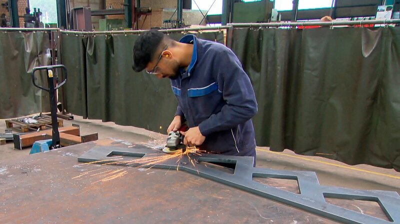 Metallbauer-Azubi Mohammad lässt in seinem Job die Funken fliegen. – Bild: WDR