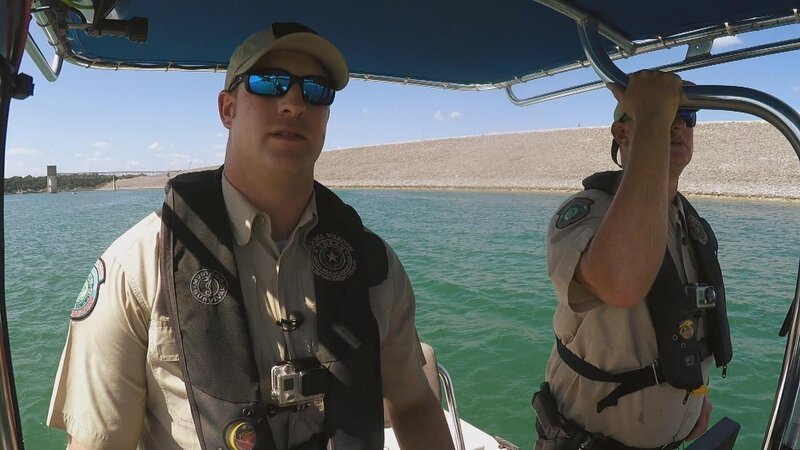 Wardens McGinley and McColl on their boat. – Bild: Animal Planet