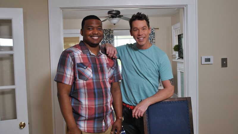 David and the winners get ready to look around a home while the crew looks on during filming of HGTV’s My Lottery Dream Home – Bild: HGTV/​Scripps Networks, LLC.