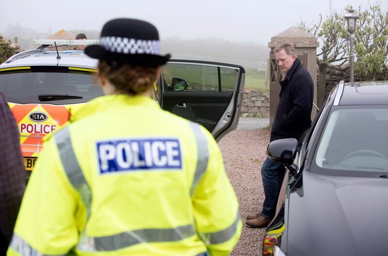 Perez (Douglas Henshall) hat einen Verdacht. – Bild: ARD Degeto/​ITV Studios