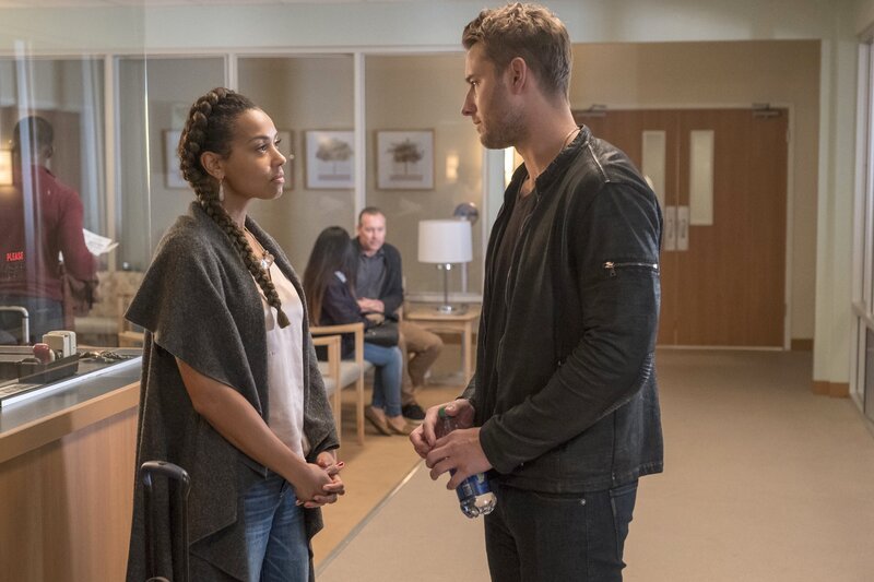 Zoe (Melanie Liburd, l.); Kevin Pearson (Justin Hartley, r.) – Bild: NBCUniversal Media, LLC /​ Ron Batzdorff