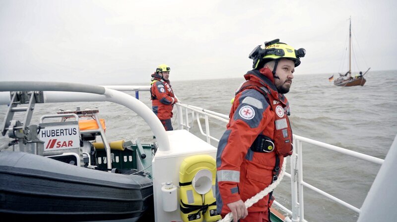 Ingo Peters, Rettungsmann der EUGEN auf der DGzRS-Station Norderney im Einsatz. – Bild: NDR/​Kinescope Film