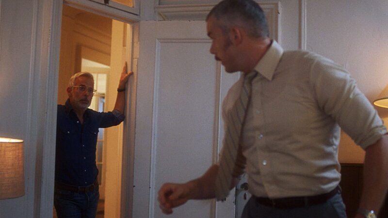 Gino Barelli (Joe Mantello, l.); Patrick Read (Russell Tovey, r.) – Bild: 2022 20TH TELEVISION. All Rights Reserved. Lizenzbild frei