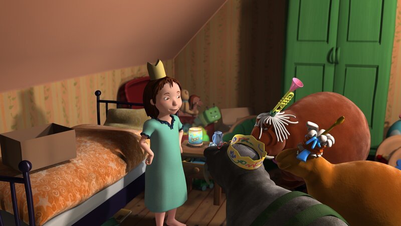 Luzi erklärt den Moffels, dass sie heute Nacht eine Prinzessin ist und die Moffels ihre königlichen Diener. – Bild: RBB/​DIGITRICK Potsdam