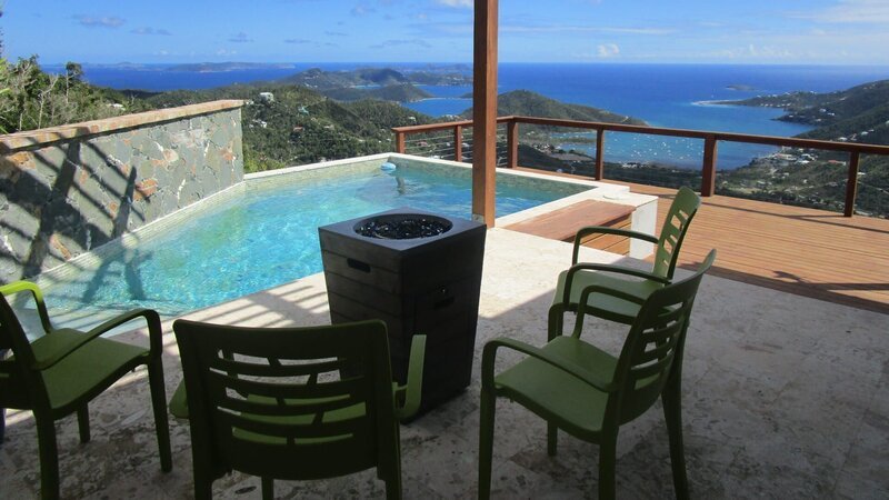 Exterior, Pool and Deck of Surfside property in St John, USVI. As seen on HGTV’s Caribbean Life – Bild: Scripps Networks, LLC