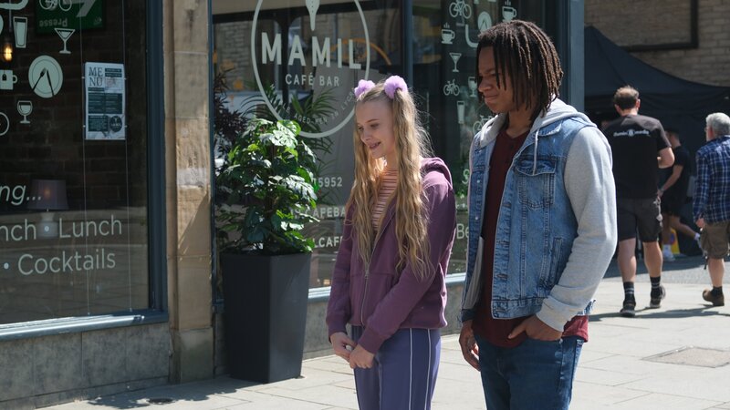 Zwischen Aoife und Jamie bahnt sich was an … – Bild: NDR/​BBC/​Look At That!