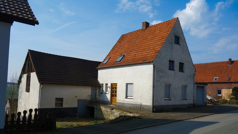 Das „Horrorhaus von Höxter“: Wie viele Frauen wurden hier misshandelt und gefoltert? – Bild: Originalbild der Polizei Bielefeld