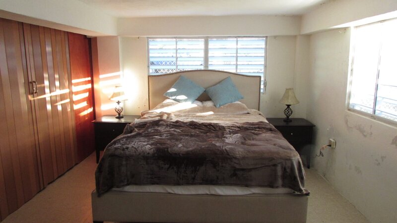 Interior, Bedroom of Casa Tintillos property in Vieques, Puerto Rico. As seen on HGTV’s Caribbean Life. – Bild: Scripps Networks, LLC