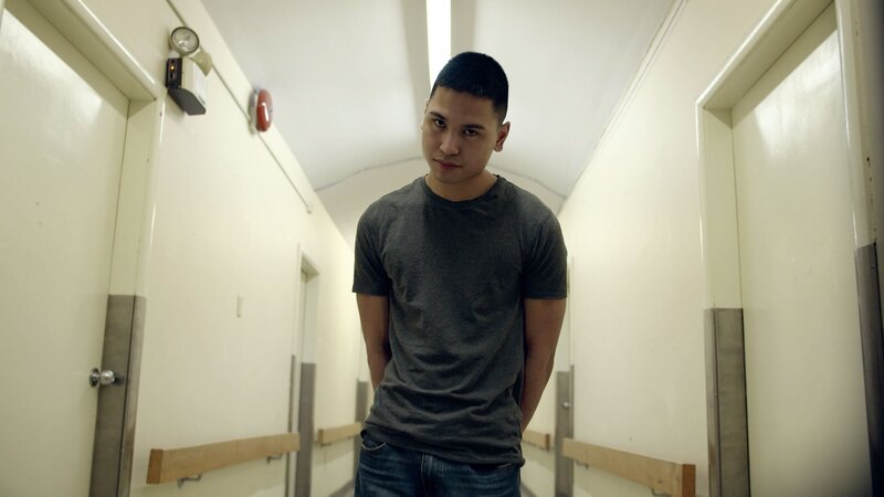 Der Typ starrt – Bild: Z/​abacus /​ © Crime + Investigation /​ abacus media