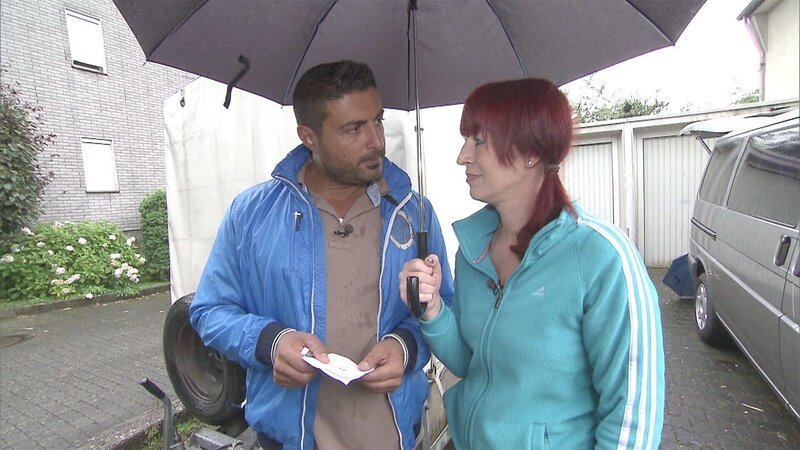 Sükrü und Sandra besprechen das Gebot des Autos – Bild: RTL II