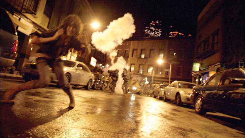 Eben noch hatte Lily (Jessica Lucas) viel Spaß auf einer wundervollen Party, kurz darauf bricht ihre ganze Welt zusammen … – Bild: Paramount Pictures Lizenzbild frei