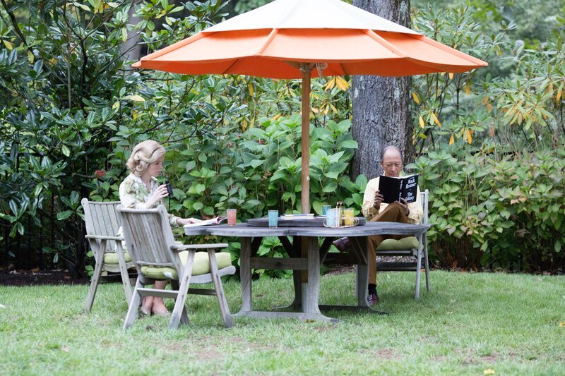 Victor and Virginia Ohta relax by the pool. – Bild: Discovery Communications