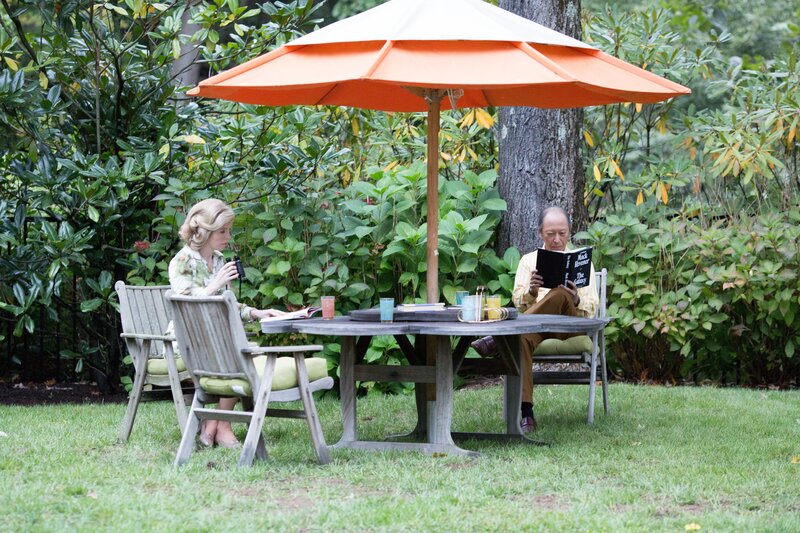 Victor and Virginia Ohta relax by the pool. – Bild: Discovery Communications