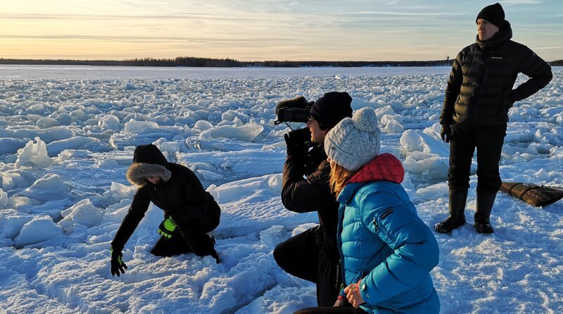 Wissenschaftlerin der Universität Lulea im Einsatz. – Bild: NDR /​ Christina Gollbach