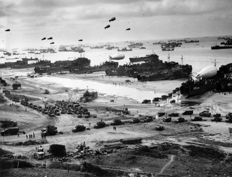 Am 6. Juni 1944 landen die Westalliierten in der Normandie. Für die Wehrmacht beginnt der Zweifrontenkrieg. – Bild: Pixabay License