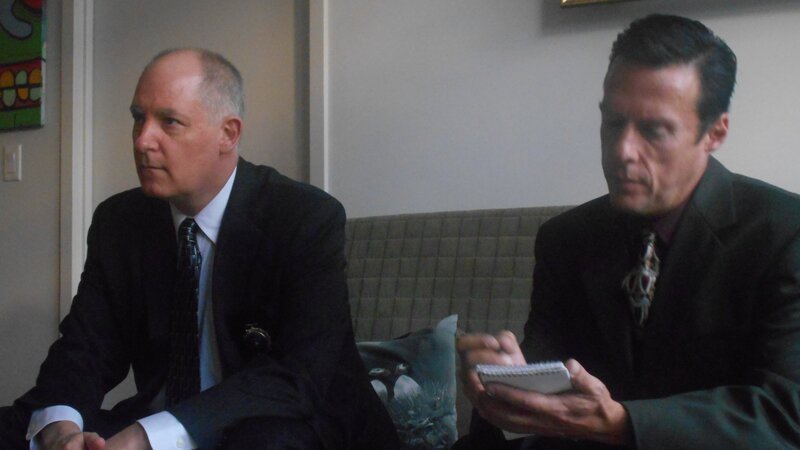 Detectives take notes in Craig’s apartment. – Bild: Discovery Communications