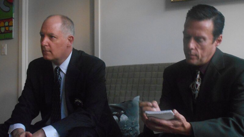 Detectives take notes in Craig’s apartment. – Bild: Discovery Communications