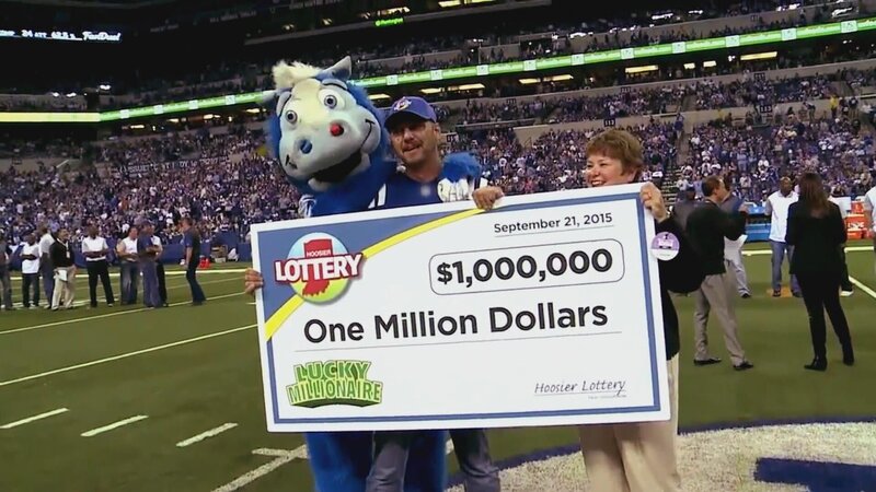 Greg ist seit kurzem Single, muss auf dem Sofa eines Freundes schlafen und hat kaum Geld. Doch dann ist ihm das Glück hold: Er kauft sich ein Rubbellos – und ist um 1 Million Dollar reicher! Vorbei die Zeit des Couchsurfings. Nach seinem Gewinn ist Greg in ein möbliertes Apartment in der Nähe seiner Heimatstadt Noblesville, Indianapolis, gezogen, um in Ruhe sein Traumhaus zu suchen. Er möchte eine Immobilie mit großem Grund, vier Schlafzimmern und zwei Bädern für maximal 200.000 Dollar. – Bild: HGTV