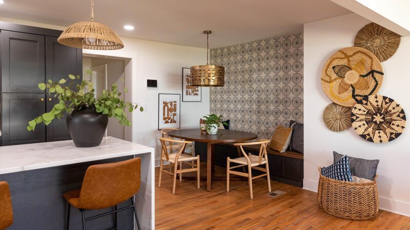 After photo of the new dining room that was previously the kitchen. – Bild: HGTV – US. /​ Discovery Images. /​ Warner Bros. Discovery, Inc. or its subsidiaries and affiliates