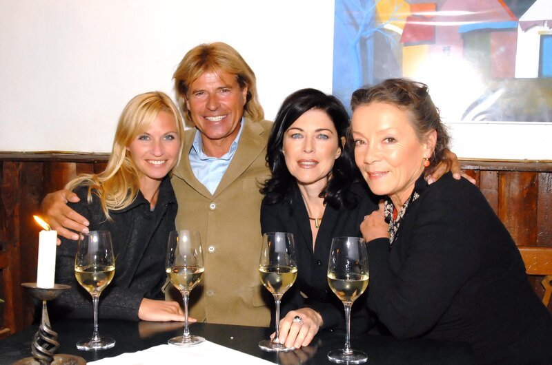 Da wo Hansi Premiere feiert: Neuer Hinterseer-Film präsentiert. Im Bild: Simone Heher, Hansi Hinterseer, Anja Kruse, Krista Stadler. „In jedem von uns schlummert die Sehnsucht“, zeigte sich Hansi Hinterseer bei der Präsentation seines jüngsten Werks als Schauspieler. – Bild: ORF/​Hubert Mican