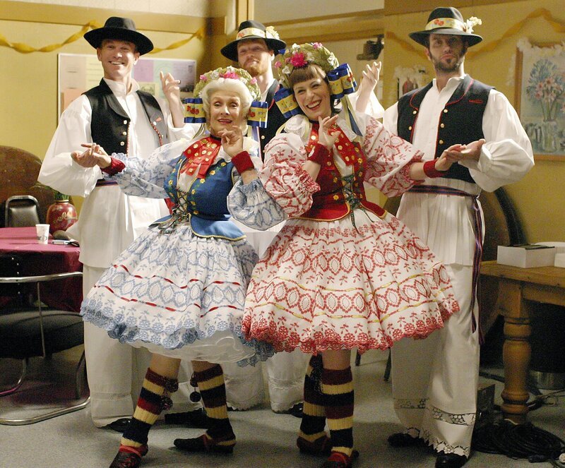 Cloris Leachman (Ida), Jane Kaczmarek (Lois). – Bild: ORF/​Disney