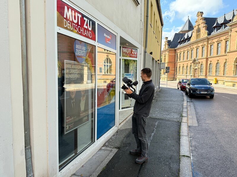 „Was läuft, Ostdeutschland?“. – Bild: ZDF und SRF