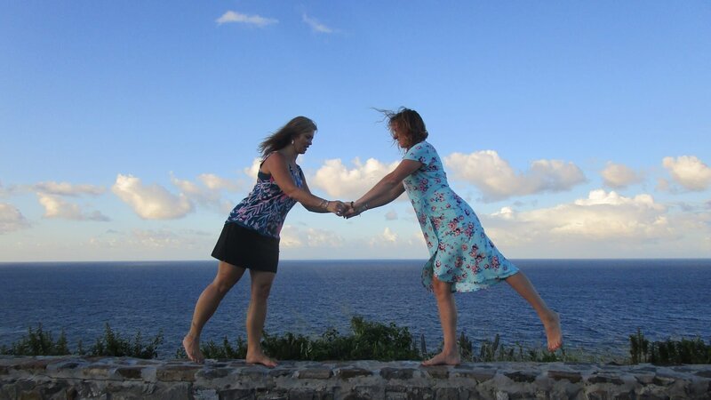 Cast members Deana and Shannon at Point Udall as seen on HGTV’s Caribbean Life – Bild: Scripps Networks, LLC. All Rights Reserved.