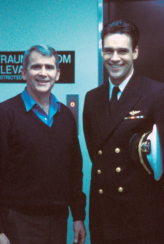 Ollie (Oliver North, l.), Harmon Rabb, Jr. (David James Elliott) – Bild: MG RTL D /​ CBS Studio