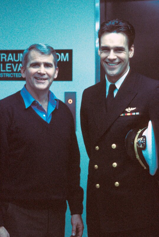 Ollie (Oliver North, l.), Harmon Rabb, Jr. (David James Elliott) – Bild: MG RTL D /​ CBS Studio