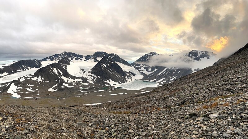 Über 250 Gletscher gibt es in Schweden. Sie liegen verstreut in den gebirgigen Regionen des Landes. – Bild: NDR/​Doclights GmbH/​Zoltán Török