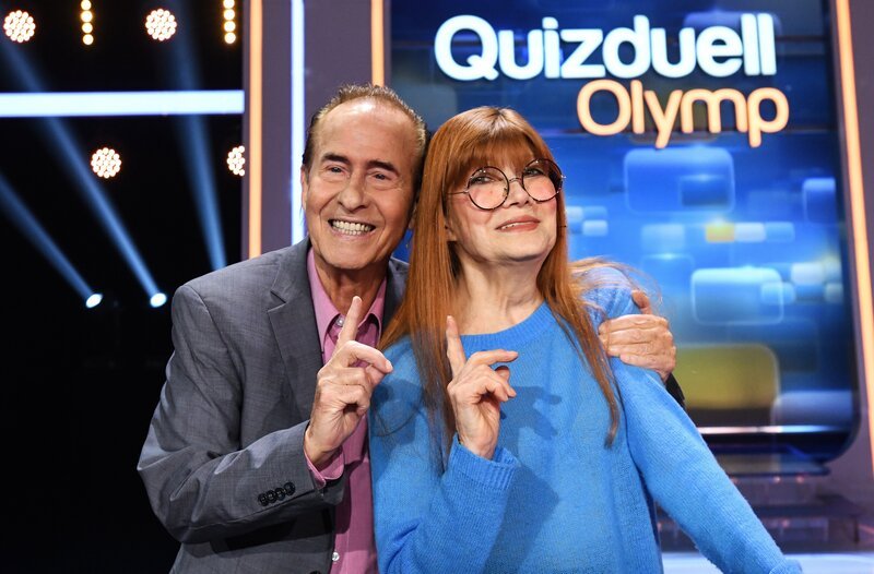 Die Kandidat:innen des Teams „Melodie“: Michael Holm (l.) und Katja Ebstein (r.). – Bild: ARD/​Uwe Ernst