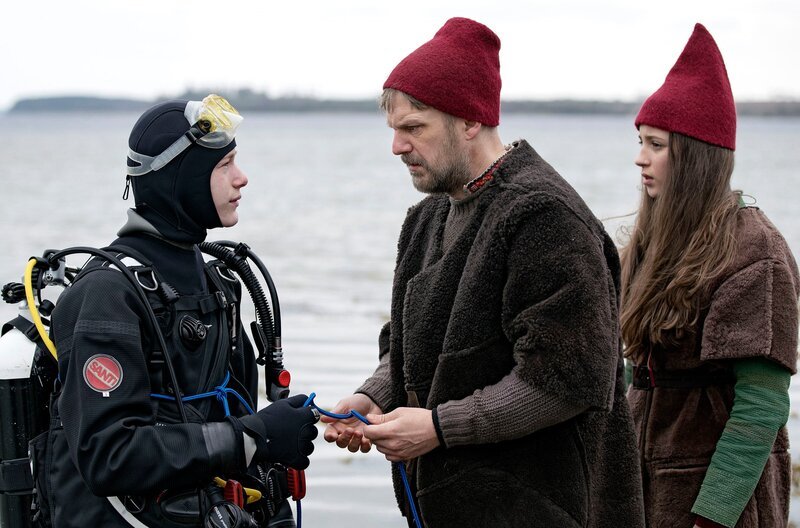 Lasse (Albert Rosin Harson), Storm (Troels Lyby) und Tinka (Josephine Chavarria Højbjerg). Weiteres Bildmaterial finden Sie unter www.br-foto.de. – Bild: MDR/​TV2/​Agnete Schlichtkrull