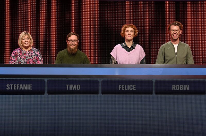 Die Kandidat:innen (v.l.n.r. am Panel): Stefanie Botta, Timo Albers, Felice Doll, Robin Huth. – Bild: ARD/​Uwe Ernst