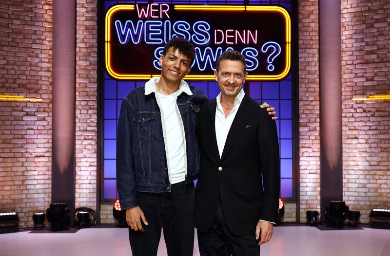Die Kandidaten dieser Sendung: Der Pianist, Komponist und Klassik-Influencer Louis Philippson (l.) und der Trompeter Till Brönner (r.). – Bild: ARD/​NDR/​UFA SHOW & FACTUAL/​Morris Mac Matzen