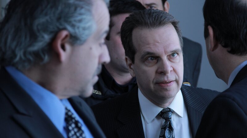 Cutler and Balter lead away in cuffs – Bild: Discovery Communications