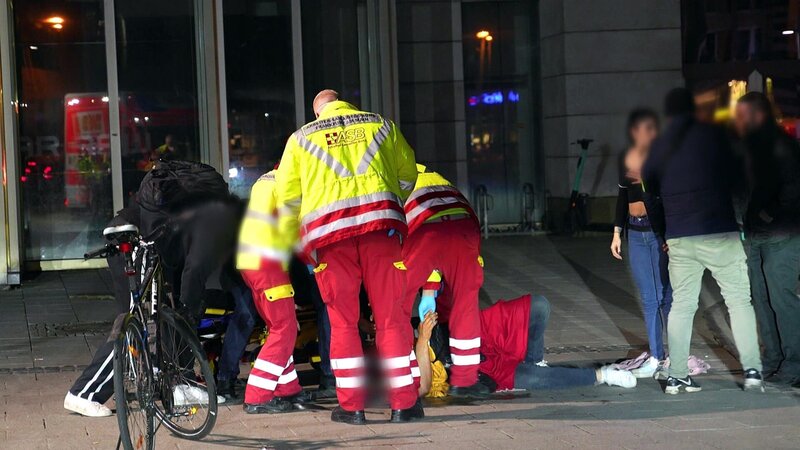 Einsatz für die Notfallsanitäter in Frankfurt – Bild: RTLZWEI/​Spiegel TV