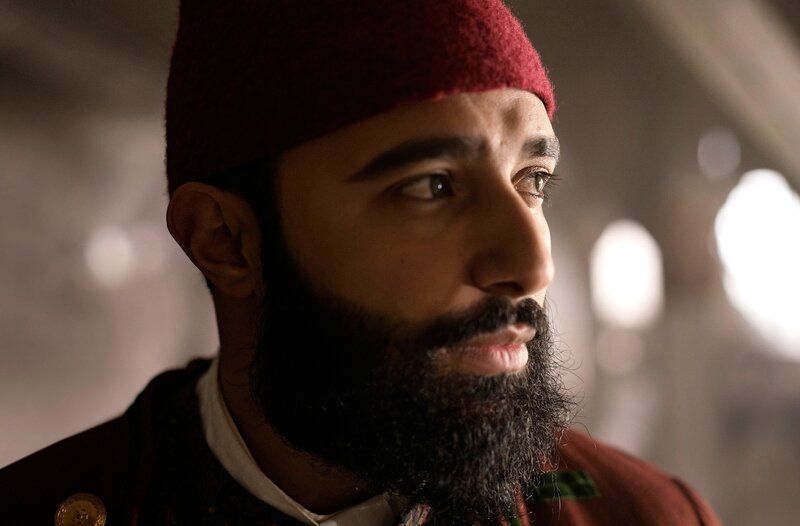 Skir (Hadi Ka-Koush), der Berater des Königs – Bild: MDR/​TV2/​Agnete Schlichtkrull