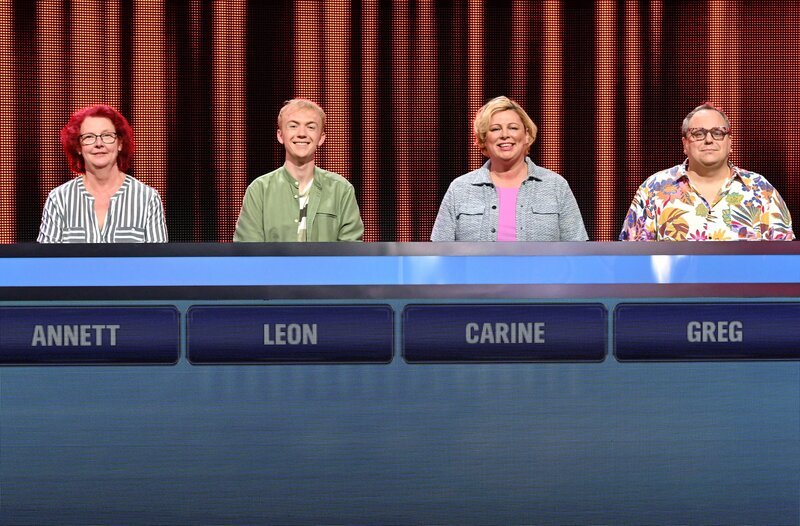 Die Kandidat:innen (v.l.n.r. am Panel): Annett Schulze, Leon Manz, Carine Reiter und Greg Nieting. – Bild: ARD/​Arne Vollstedt