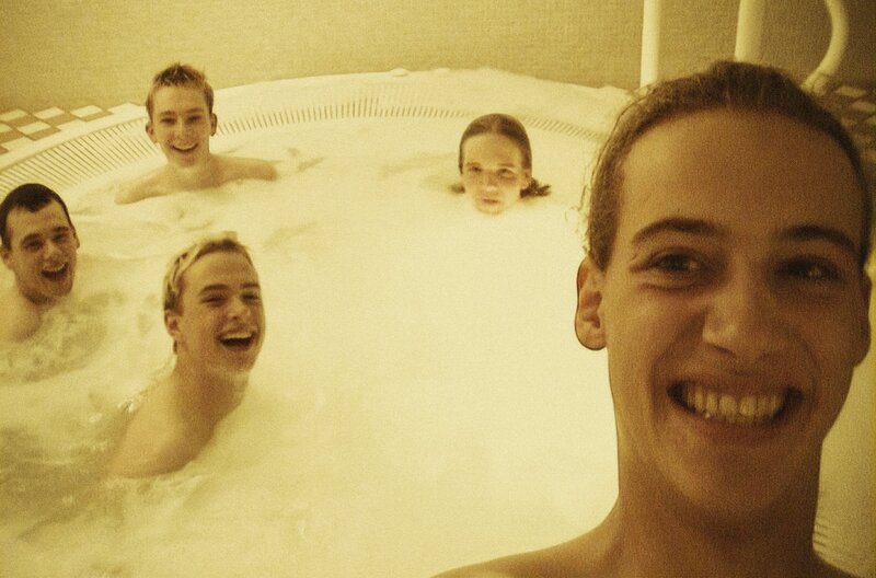 Die Band „Echt“ im Hotel-Whirlpool 1998. – Bild: SWR/​Echt, honorarfrei – Verwendung gemäß der AGB im engen inhaltlichen, redaktionellen Zusammenhang mit genannter SWR-Sendung bei Nennung „Bild: SWR/​Echt“ (S2+). SWR Presse/​Bildkommunikation, Baden-Baden, Tel: 07221/​929⁠–⁠23876, foto@swr.de
