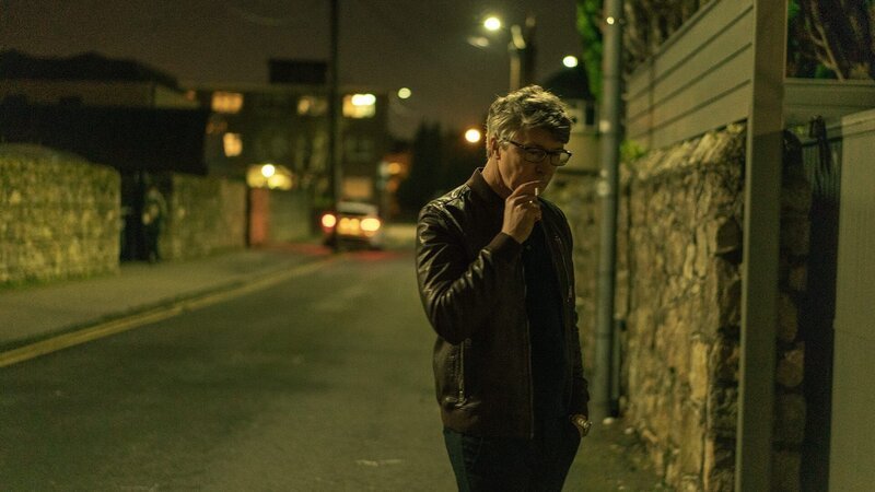 Frank Kinsella (Aidan Gillen) – Bild: KIN SERIES HOLDING UK LTD AND HEADLINE PICTURES (KIN) LIMITED