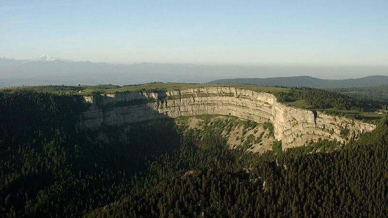 „Wunderwelt Schweiz: Die Jura-Region – Erzählt von Max Moor“: Panoramafoto. – Bild: ZDF/​SRF/​Samuel Gyger