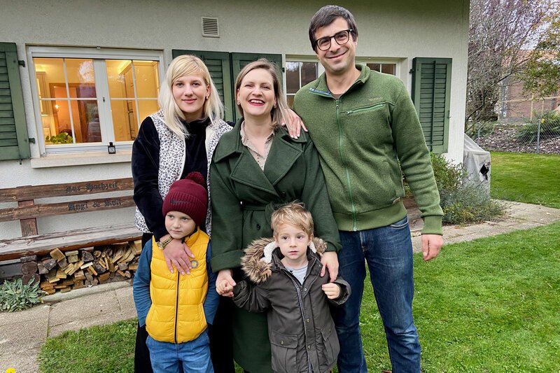 SRF bi de Lüt – Familiensache – Loida Mikhailova, Dominick Mikhailov, 5, Angela Stocker, Leo Stocker, 3, und Roland Stocker. – Bild: SRF1