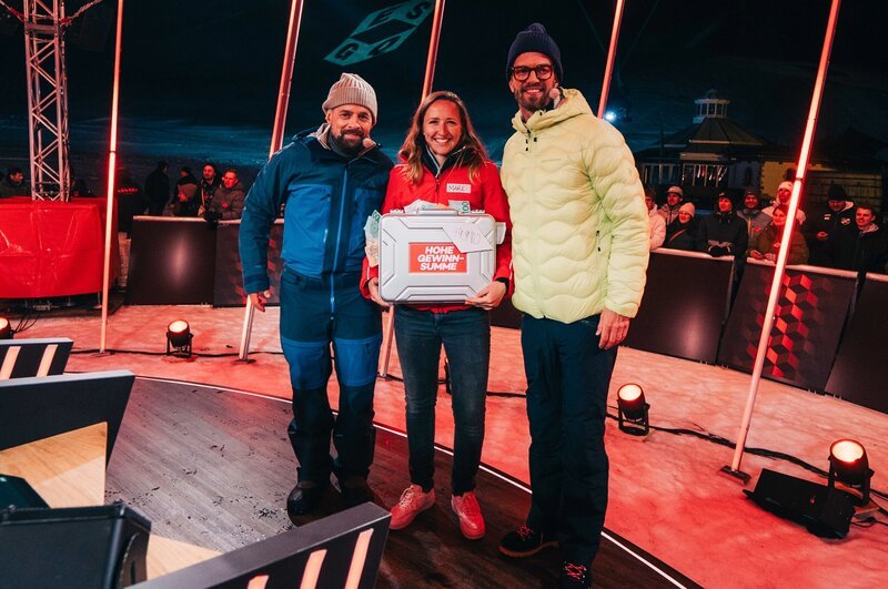 Marei gewinnt bei Joko & Klaas eine hohe Gewinnsumme von 99.980 Euro. – Bild: Joyn/​Julian Mathieu