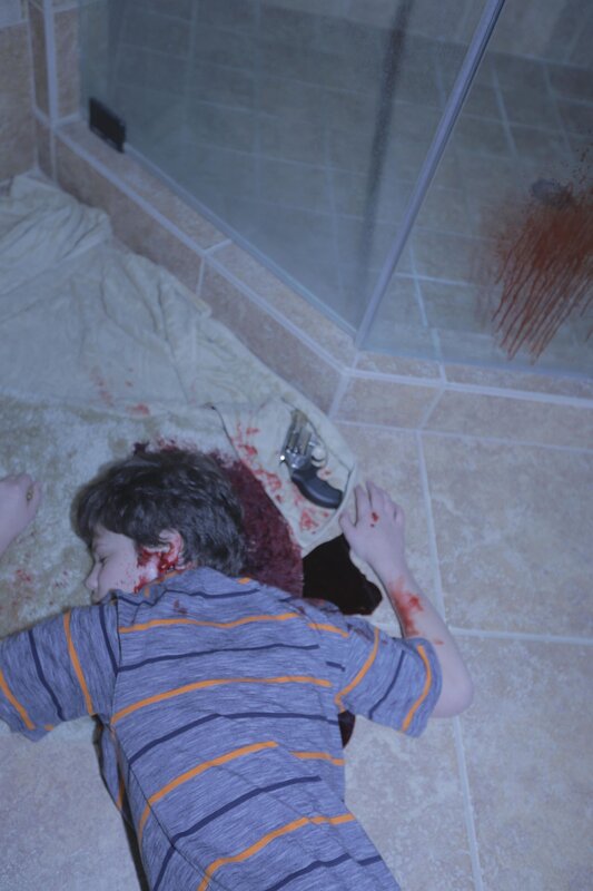 Tod eines Teenagers: Der 13-jährige PJ Grant wurde durch einen Kopfschuss brutal ermordet und der Täter versucht, alles nach einem Selbstmord aussehen zu lassen. Kommt Lt. Joe Kenda ihm auf die Spur? – Bild: Jupiter Entertainment