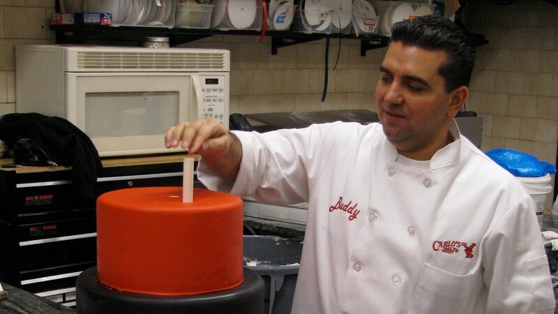 Buddy puts candles in psychic cake. – Bild: Discovery Communications Inc/​Carlin Cwik/​Carlin Cwik
