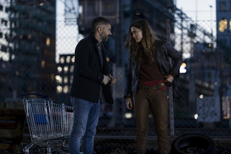 Lars Haaland (Nicolai Cleve Broch, l.); Alfhildr Enginsdottir (Krista Kosonen, r.) – Bild: HBO Nordic