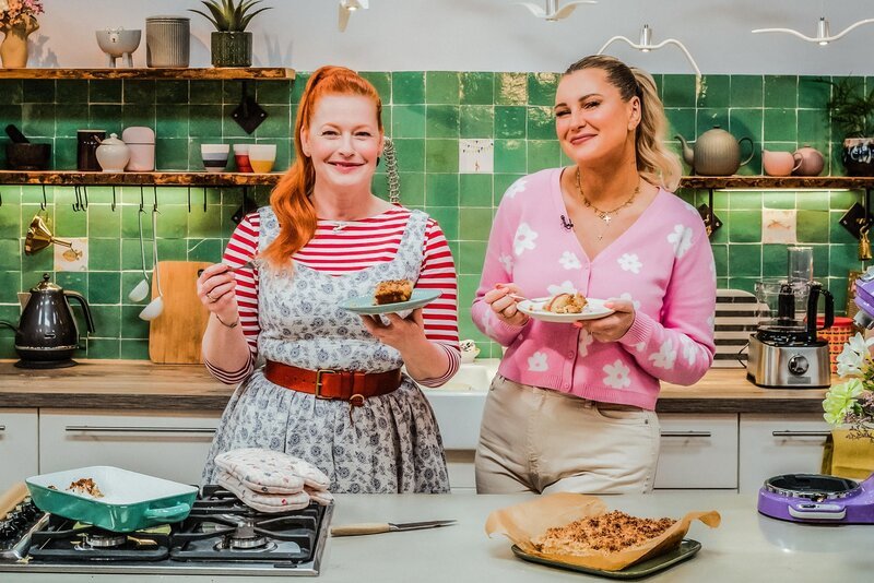 Enie van de Meiklokjes (l.); Maren Wolf (r.) – Bild: sixx /​ Leonie Hinrichs Lizenzbild frei