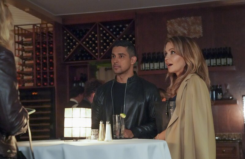 Nick Torres (Wilmer Valderrama, l.); Elena Devol (Lisa LoCicero) – Bild: CBS Broadcasting, Inc.